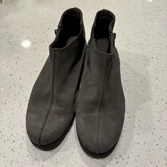 Aerosoles gray suede leather booties size 7 - Picture 2 of 7